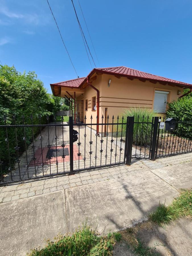 Zseki Apartman Hajdúszoboszló Buitenkant foto