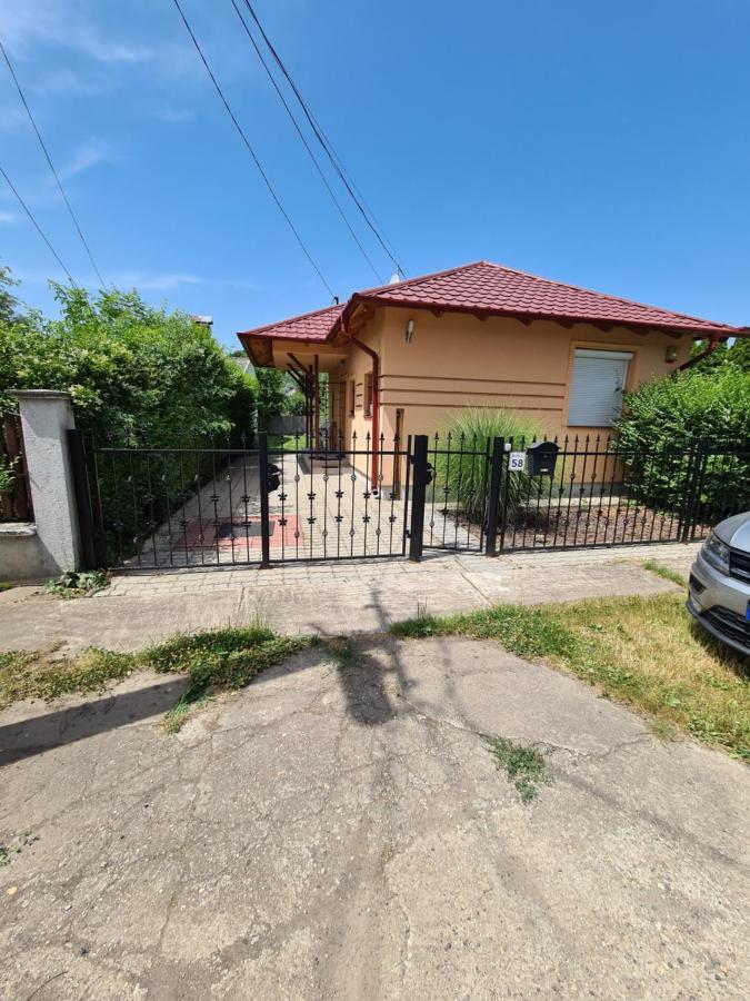 Zseki Apartman Hajdúszoboszló Buitenkant foto